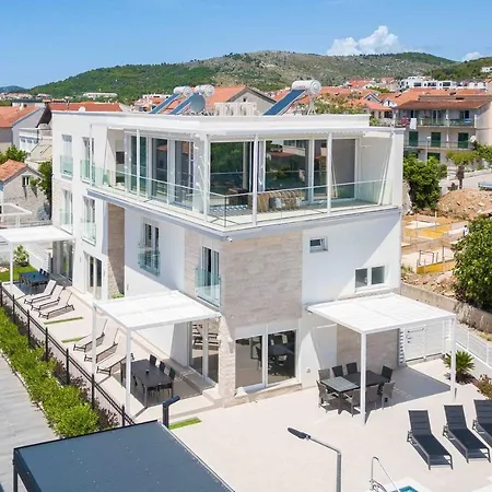 Apartament Pinia
